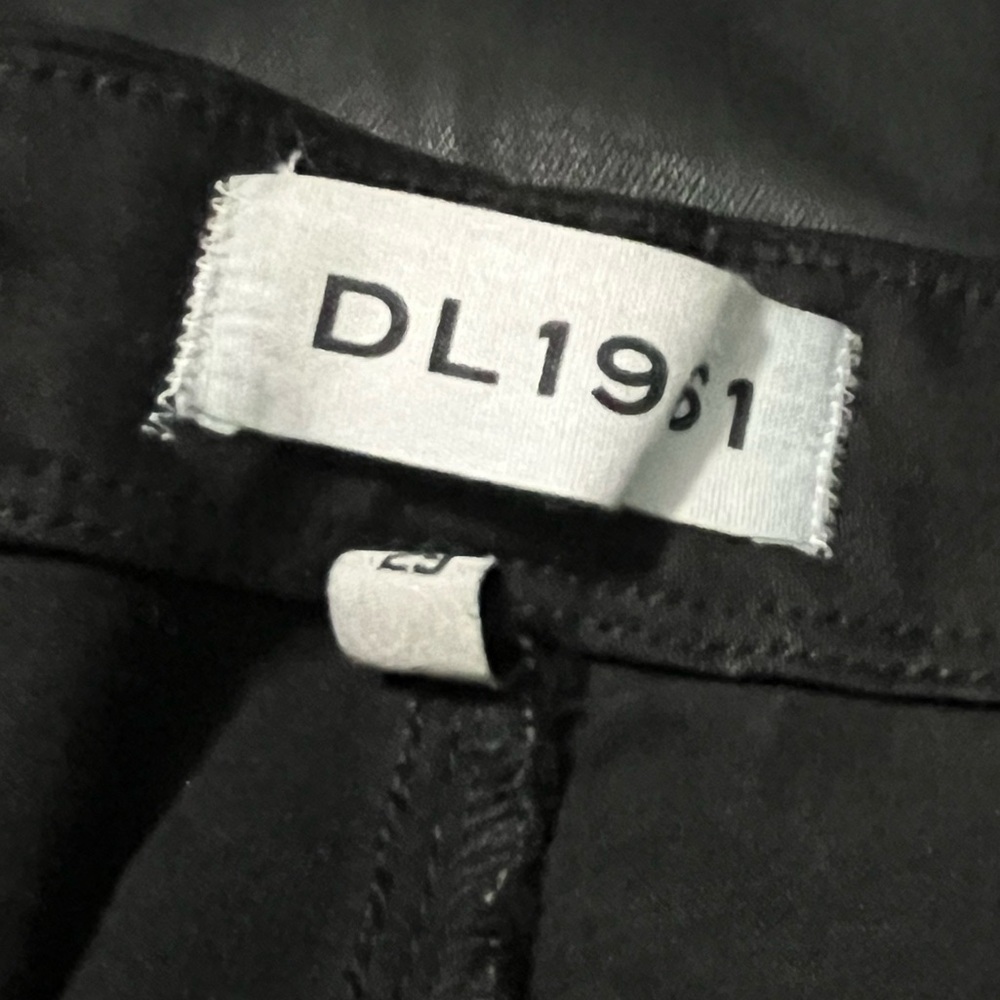 DL1961 - Picture 5 of 6